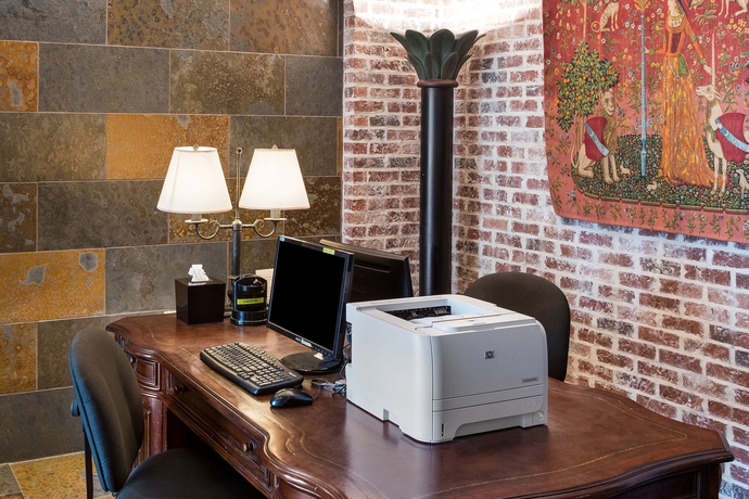 Imagen de los interiores del Hotel Clarion Inn and Conference Center. Foto 14