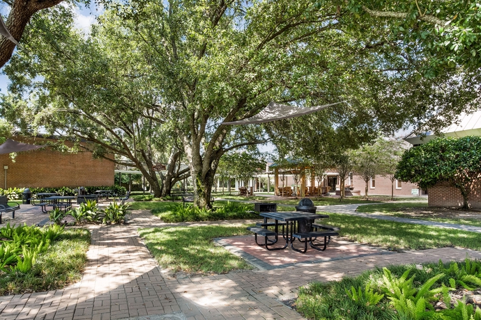 Imagen de los exteriores del Hotel Clarion Inn and Conference Center. Foto 6