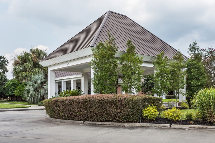 Imagen de los exteriores del Hotel Clarion Inn and Conference Center. Foto 7