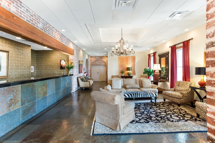 Imagen de los interiores del Hotel Clarion Inn and Conference Center. Foto 16