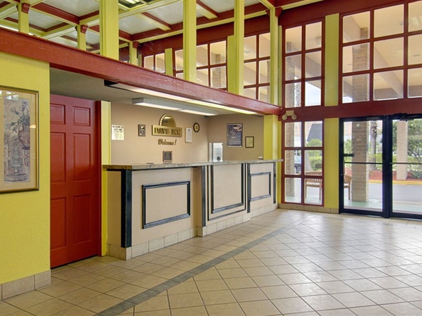 Imagen general del Hotel Clarion Inn and Suite Universal Studios. Foto 5