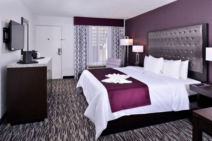 Imagen de la habitación del Hotel Clarion Inn and Suites Across From Universal Orlando Resort. Foto 3