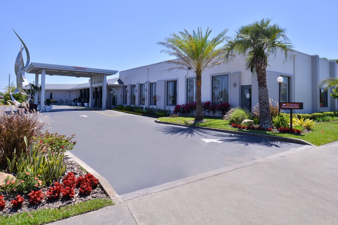 Imagen de los exteriores del Hotel Clarion Inn and Suites Across From Universal Orlando Resort. Foto 10