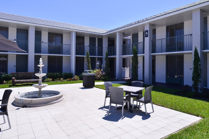 Imagen de los exteriores del Hotel Clarion Inn and Suites Across From Universal Orlando Resort. Foto 11