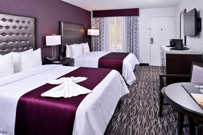 Imagen de la habitación del Hotel Clarion Inn and Suites Across From Universal Orlando Resort. Foto 7