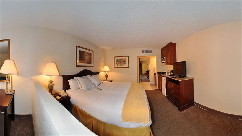 Imagen de la habitación del Hotel Clarion Inn and Suites Central Clearwater Beach. Foto 5