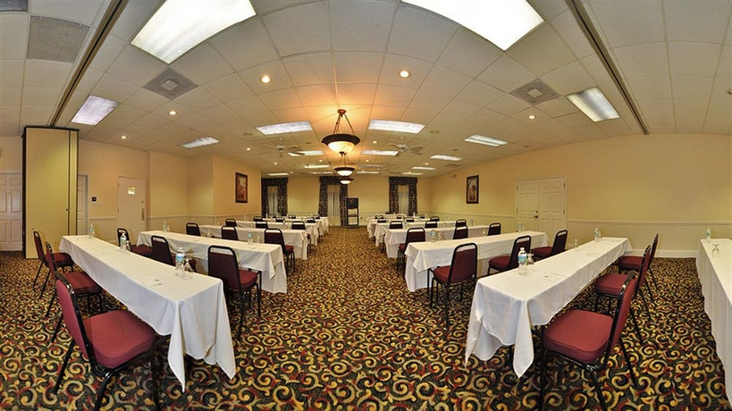 Imagen de los interiores del Hotel Clarion Inn and Suites Central Clearwater Beach. Foto 10