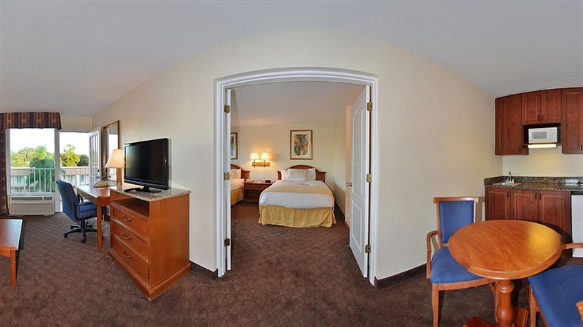 Imagen de los interiores del Hotel Clarion Inn and Suites Central Clearwater Beach. Foto 11