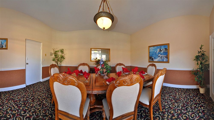 Imagen del bar/restaurante del Hotel Clarion Inn and Suites Central Clearwater Beach. Foto 3