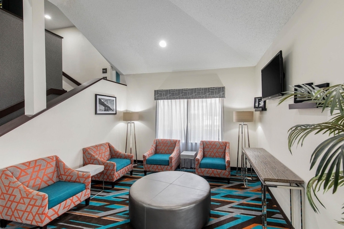 Imagen de los interiores del Hotel Clarion Inn and Suites Dfw North. Foto 16