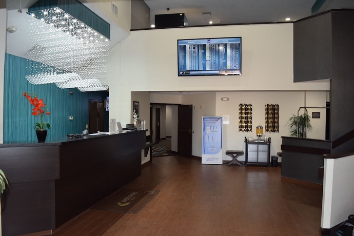 Imagen de los interiores del Hotel Clarion Inn and Suites Dfw North. Foto 17