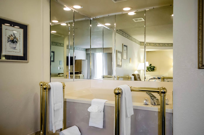 Imagen de la habitación del Hotel Clarion Inn and Suites, Evansville. Foto 6