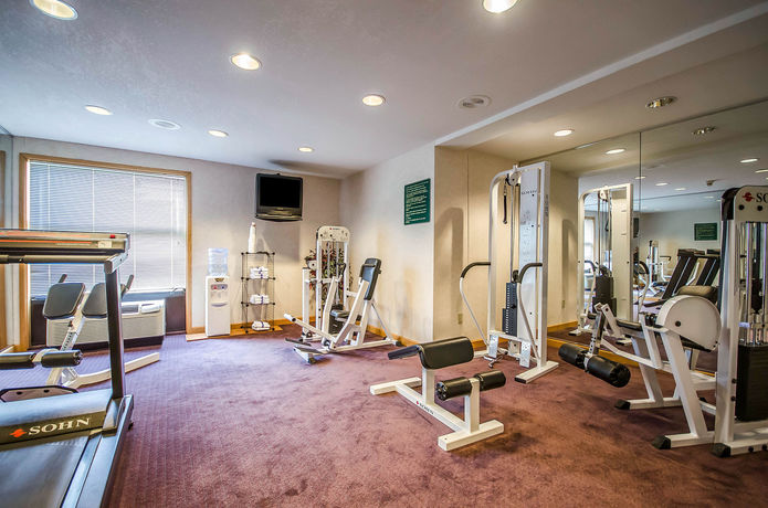 Imagen de los interiores del Hotel Clarion Inn and Suites, Evansville. Foto 12