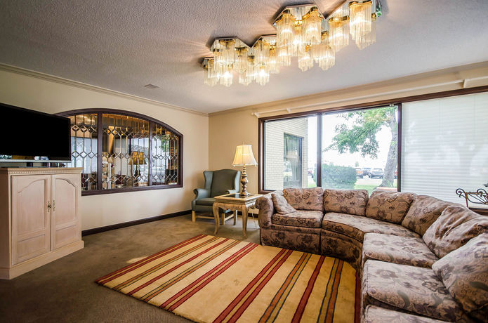 Imagen de los interiores del Hotel Clarion Inn and Suites, Evansville. Foto 13