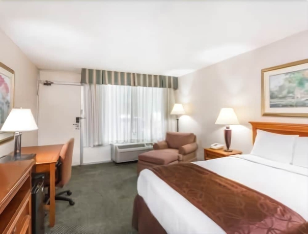 Imagen de la habitación del Hotel Clarion Inn and Suites. Foto 2