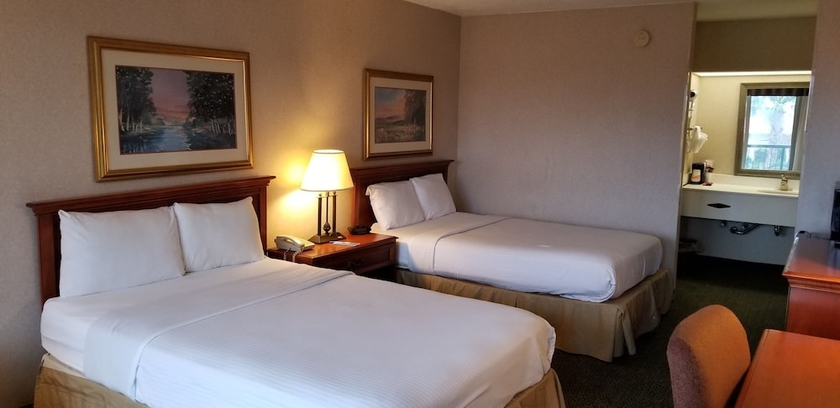 Imagen de la habitación del Hotel Clarion Inn and Suites. Foto 4