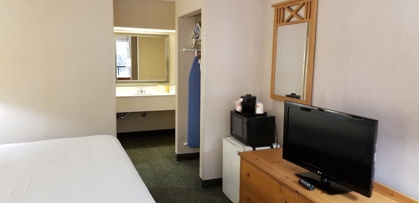 Imagen de la habitación del Hotel Clarion Inn and Suites. Foto 7