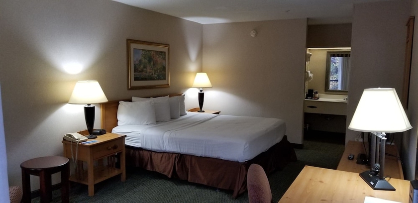 Imagen de la habitación del Hotel Clarion Inn and Suites. Foto 8