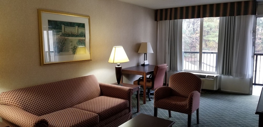 Imagen de la habitación del Hotel Clarion Inn and Suites. Foto 9