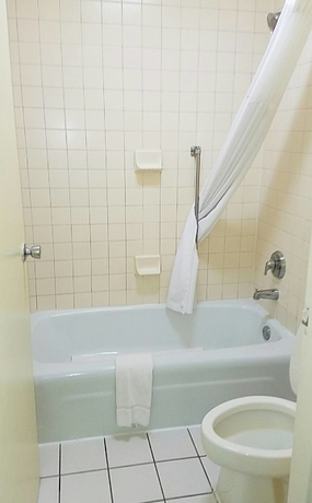 Imagen de la habitación del Hotel Clarion Inn and Suites. Foto 15