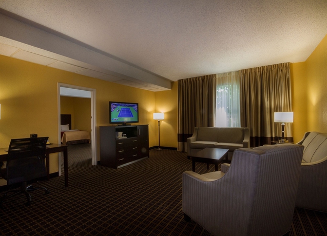 Imagen de la habitación del Hotel Clarion Inn and Suites Miami International Airport. Foto 5