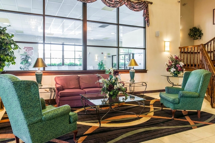 Imagen de los interiores del Hotel Clarion Inn and Suites Northwest. Foto 19