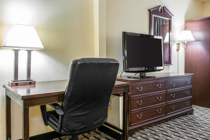 Imagen de la habitación del Hotel Clarion Inn and Suites Northwest. Foto 12