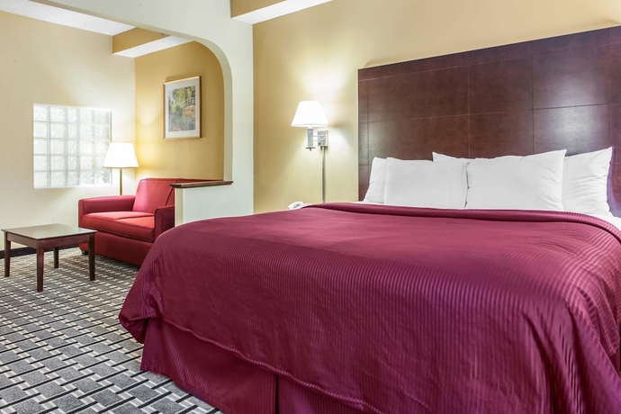 Imagen de la habitación del Hotel Clarion Inn and Suites Northwest. Foto 18