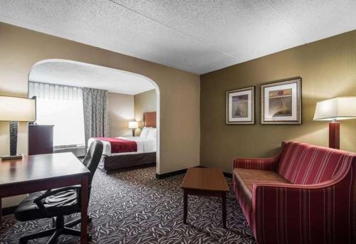 Imagen de la habitación del Hotel Clarion Inn and Suites - University Area. Foto 6