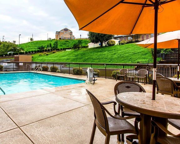 Imagen de la piscina del Hotel Clarion Inn near Lookout Mountain. Foto 20