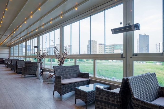 Imagen de los interiores del Hotel Clarion Istanbul Mahmutbey. Foto 16