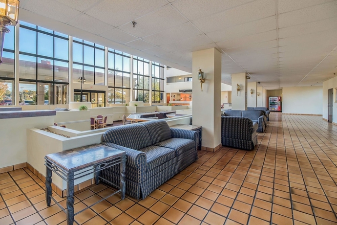 Imagen de los interiores del Hotel Clarion Jackson Northwest. Foto 18