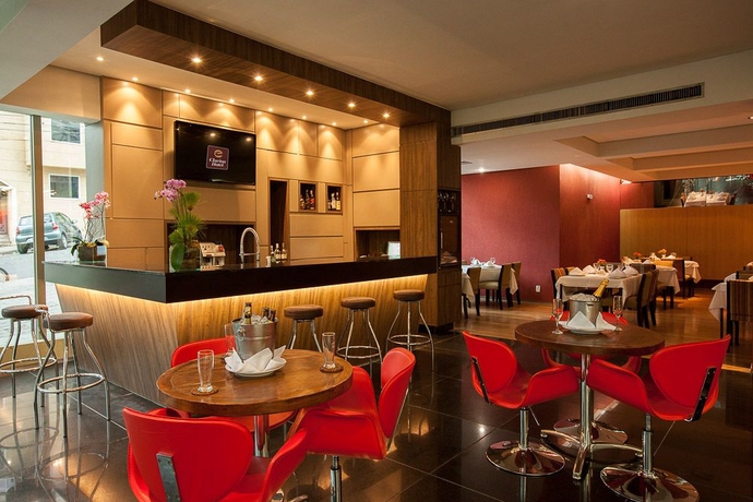 Imagen del bar/restaurante del Hotel Clarion Loudes. Foto 3