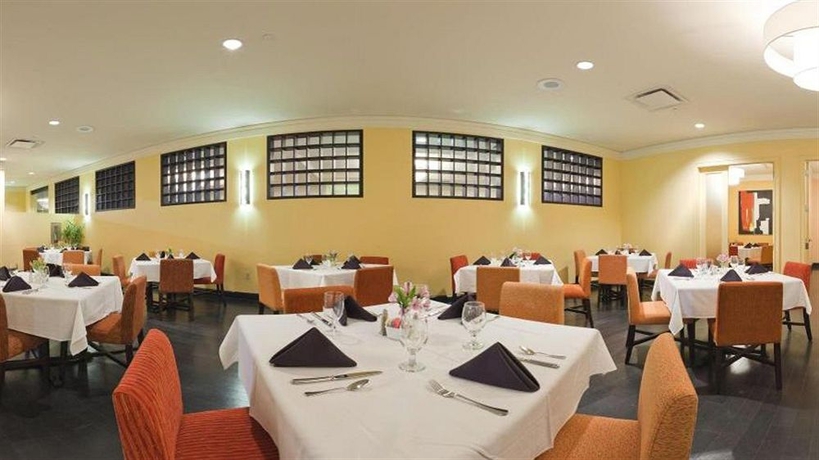 Imagen del bar/restaurante del Hotel Clarion New Orleans - Airport and Conference Center. Foto 2
