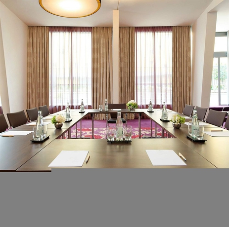 Imagen de los interiores del Hotel Clarion Paris CDG Airport. Foto 8