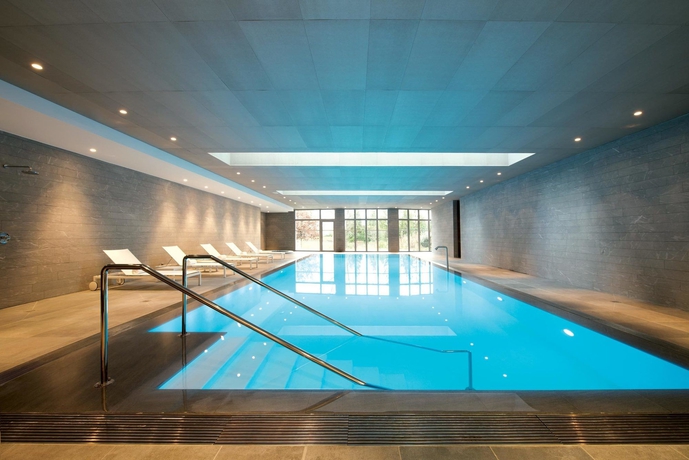 Imagen de la piscina del Hotel Clarion Paris CDG Airport. Foto 16