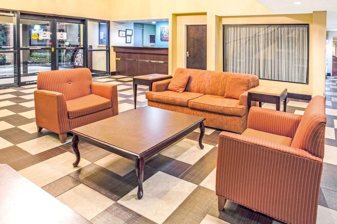 Imagen de los interiores del Hotel Clarion Pointe Atlanta Airport College Park. Foto 16