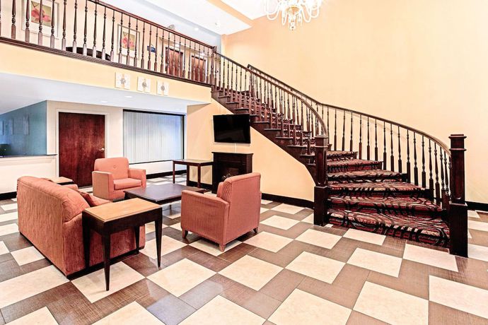 Imagen de los interiores del Hotel Clarion Pointe Atlanta Airport College Park. Foto 18