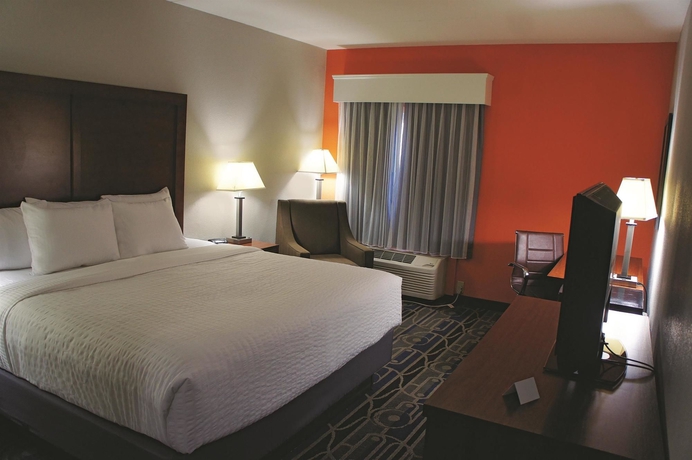 Imagen de la habitación del Hotel Clarion Pointe Charlottesville. Foto 4