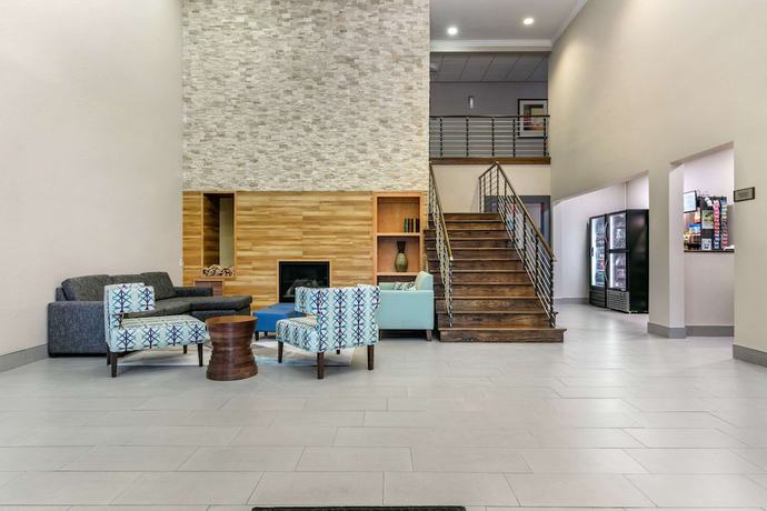 Imagen de los interiores del Hotel Clarion Pointe Columbus-Bradley Park. Foto 19