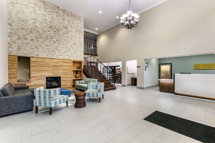 Imagen de los interiores del Hotel Clarion Pointe Columbus-Bradley Park. Foto 20