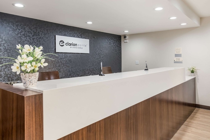 Imagen de los interiores del Hotel Clarion Pointe East Lansing University Area. Foto 17