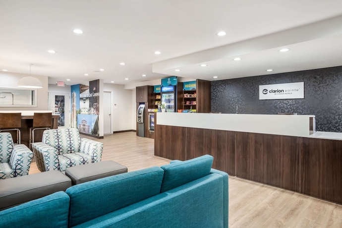 Imagen de los interiores del Hotel Clarion Pointe East Lansing University Area. Foto 18