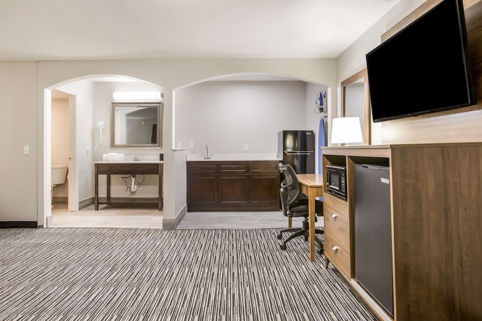 Imagen de la habitación del Hotel Clarion Pointe East Lansing University Area. Foto 15