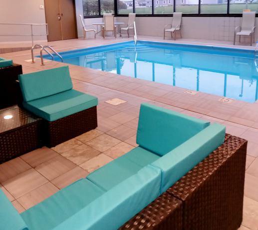 Imagen de la piscina del Hotel Clarion Pointe Evansville North. Foto 20
