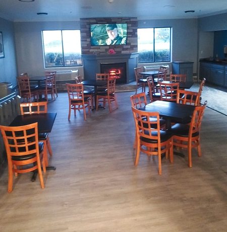 Imagen de los interiores del Hotel Clarion Pointe Evansville North. Foto 15