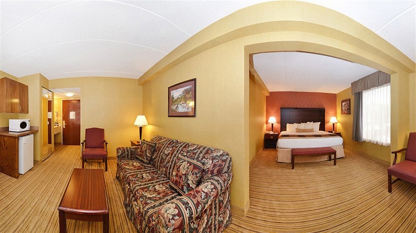 Imagen de los interiores del Hotel Clarion Pointe Greensboro Airport. Foto 9