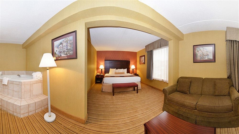 Imagen de los interiores del Hotel Clarion Pointe Greensboro Airport. Foto 10