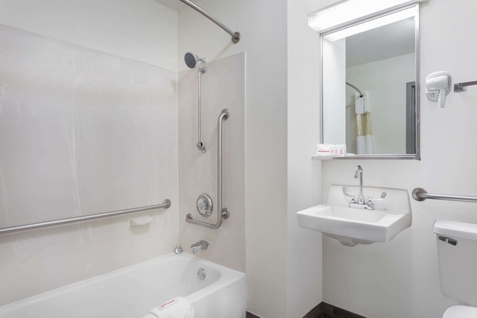 Imagen de la habitación del Hotel Clarion Pointe - Greensboro Coliseum Area. Foto 10