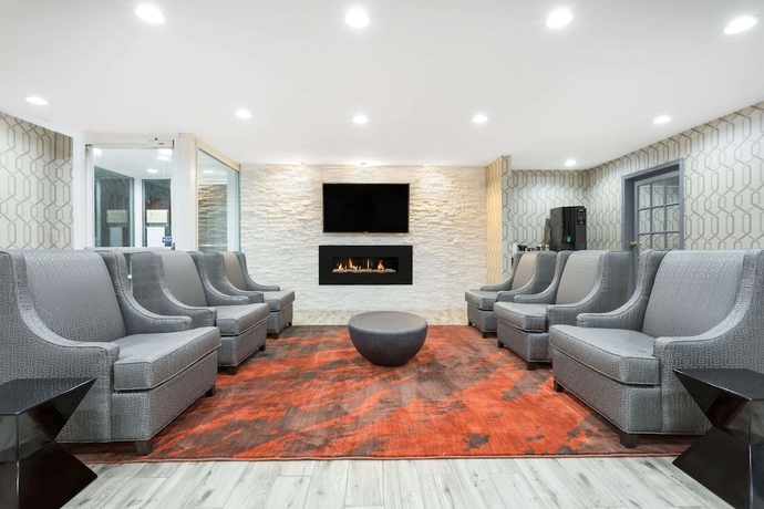 Imagen de los interiores del Hotel Clarion Pointe - Greensboro Coliseum Area. Foto 17